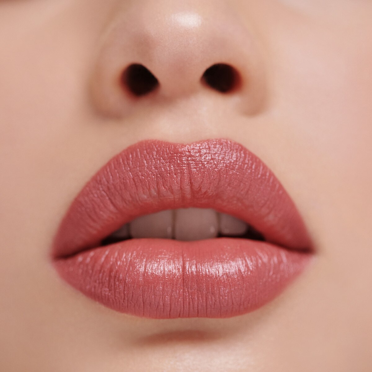 DRAW THE ATTENTION LIP CRAYON (L&Aacute;PIZ PARA LABIOS)